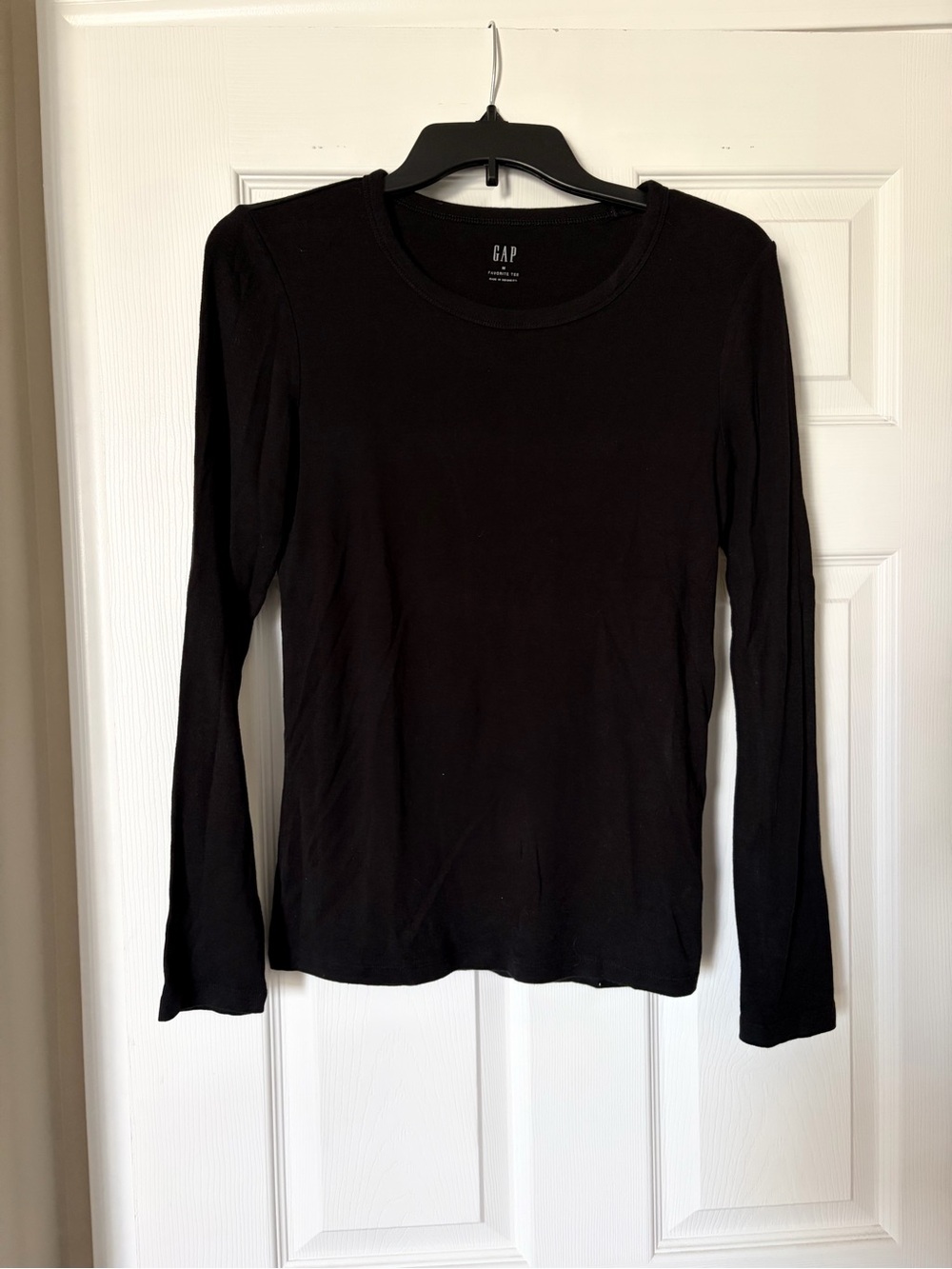 GAP Women's Long Sleeve Black Crew Tee